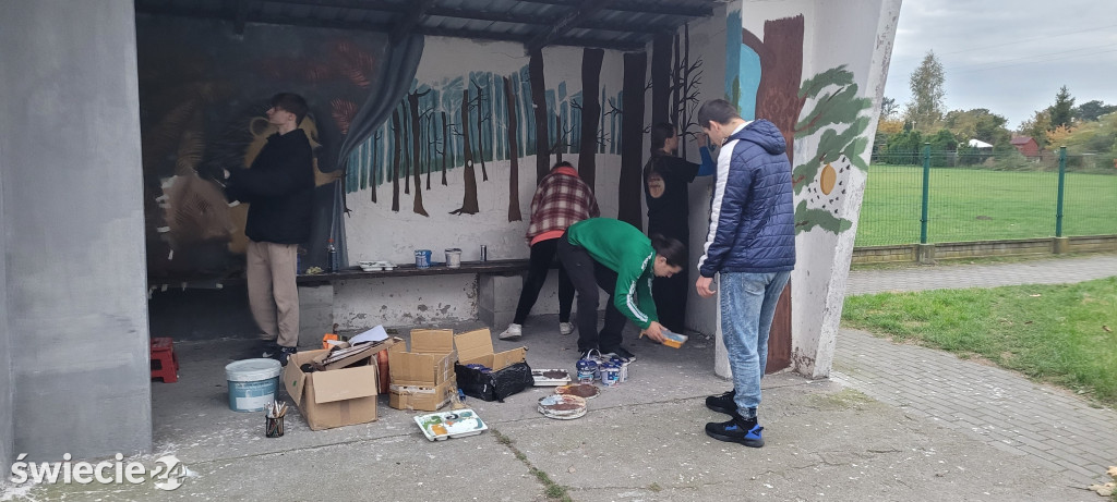 Jeże z gminy Jeżewo zdobią przystanki