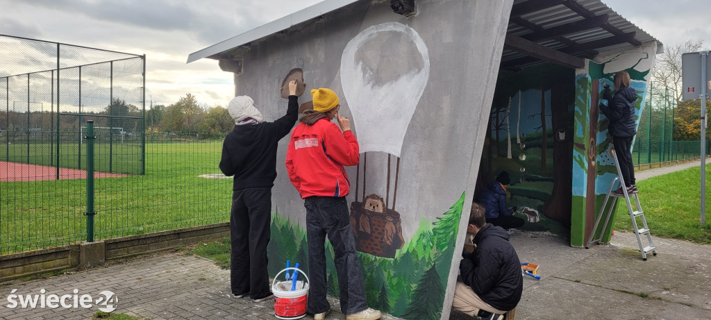 Jeże z gminy Jeżewo zdobią przystanki