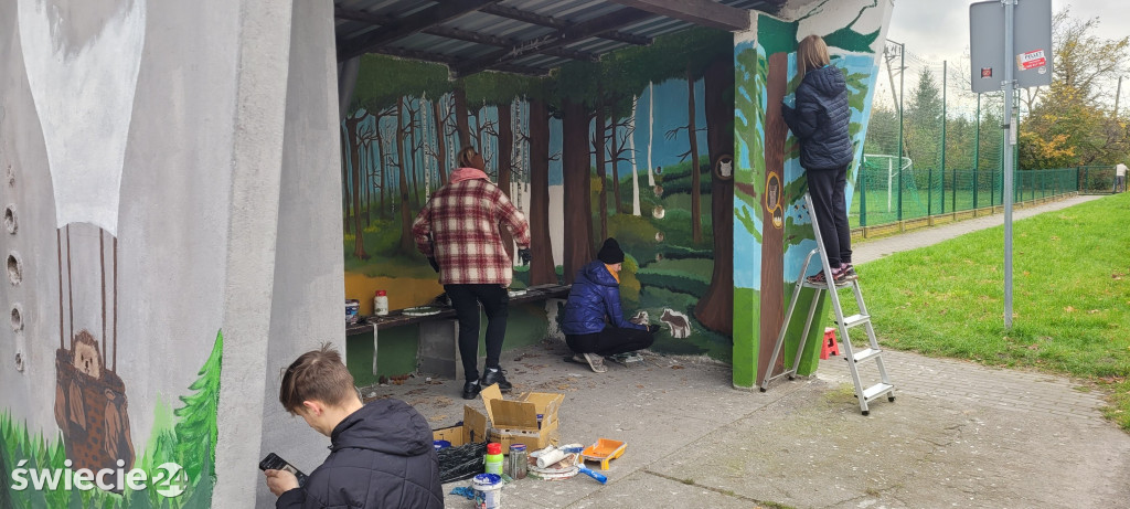 Jeże z gminy Jeżewo zdobią przystanki