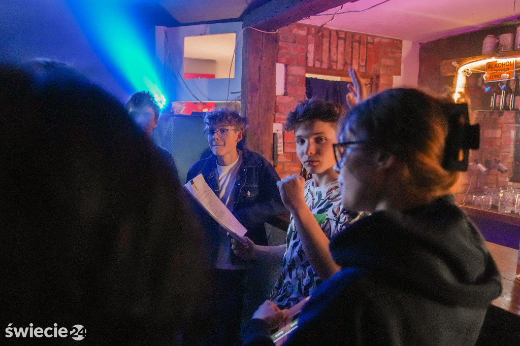 Zaglądamy za kulisy filmu o „czerwonym” ogólniaku