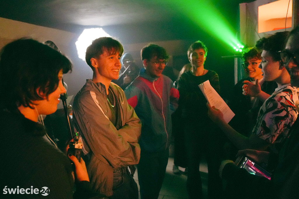 Zaglądamy za kulisy filmu o „czerwonym” ogólniaku