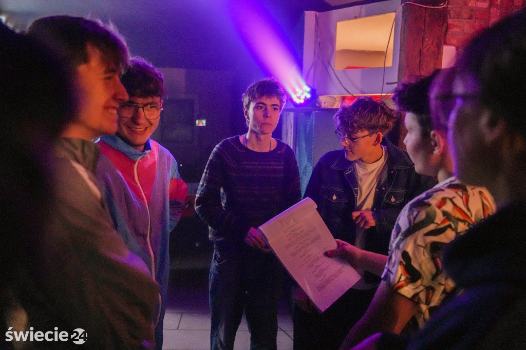 Zaglądamy za kulisy filmu o „czerwonym” ogólniaku