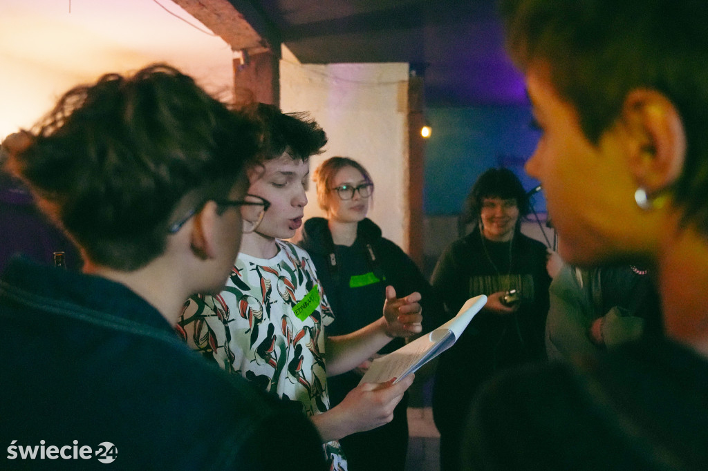 Zaglądamy za kulisy filmu o „czerwonym” ogólniaku