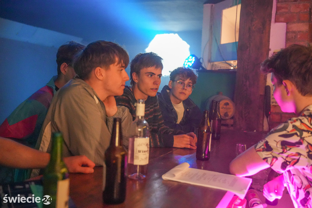 Zaglądamy za kulisy filmu o „czerwonym” ogólniaku