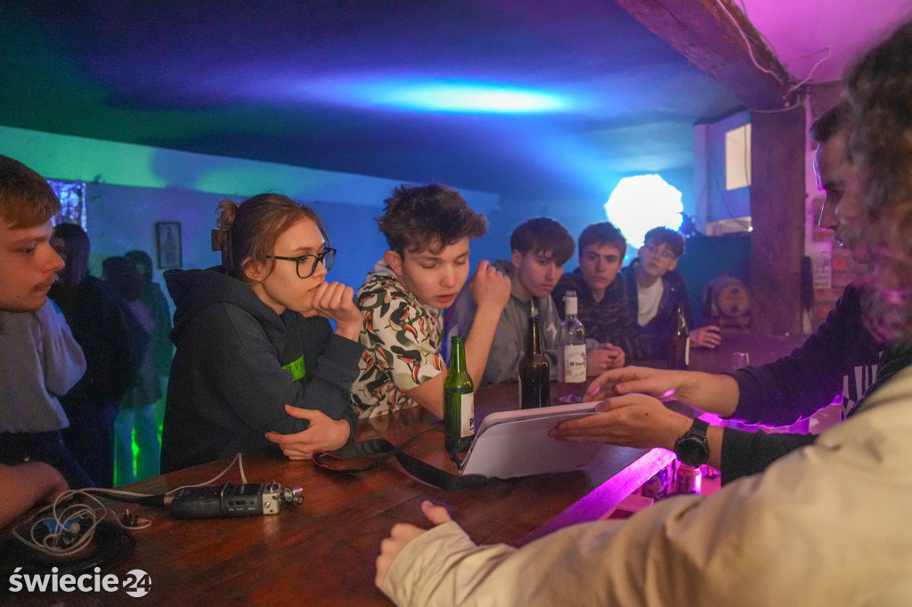 Zaglądamy za kulisy filmu o „czerwonym” ogólniaku