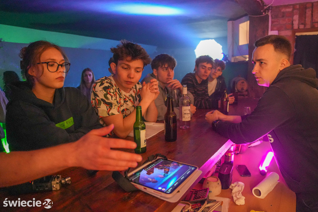 Zaglądamy za kulisy filmu o „czerwonym” ogólniaku