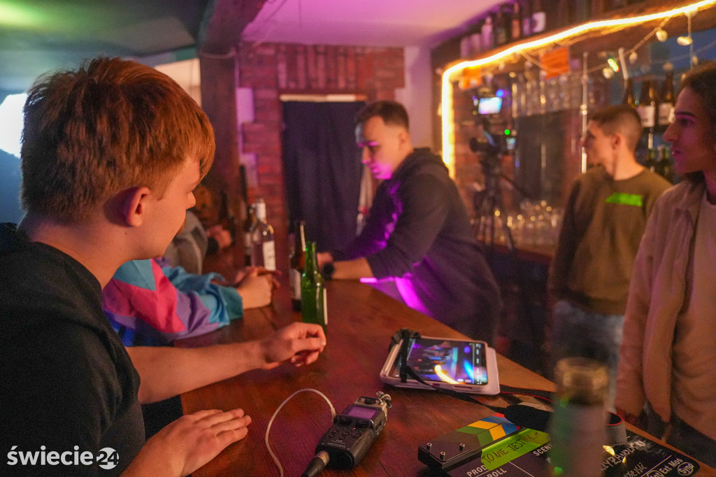 Zaglądamy za kulisy filmu o „czerwonym” ogólniaku