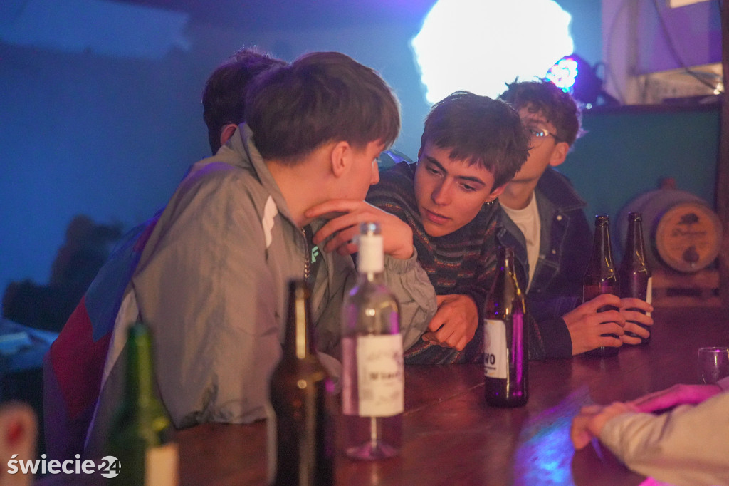 Zaglądamy za kulisy filmu o „czerwonym” ogólniaku