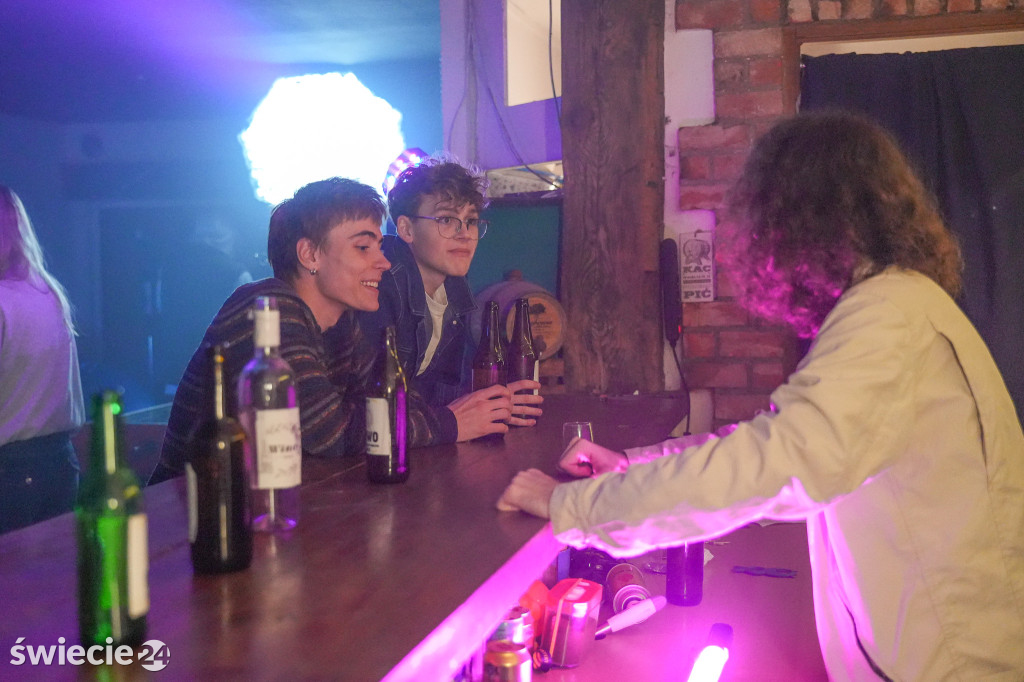 Zaglądamy za kulisy filmu o „czerwonym” ogólniaku