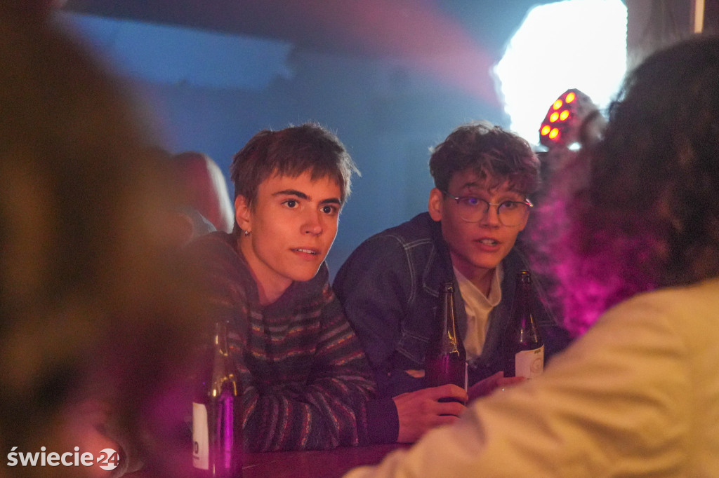 Zaglądamy za kulisy filmu o „czerwonym” ogólniaku