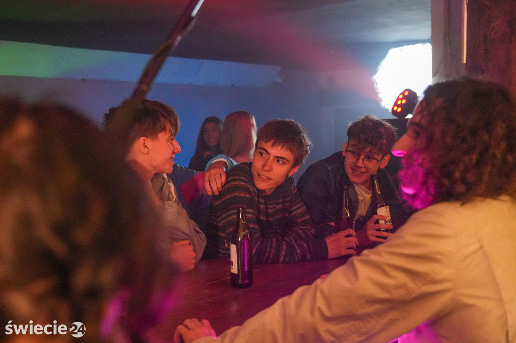 Zaglądamy za kulisy filmu o „czerwonym” ogólniaku