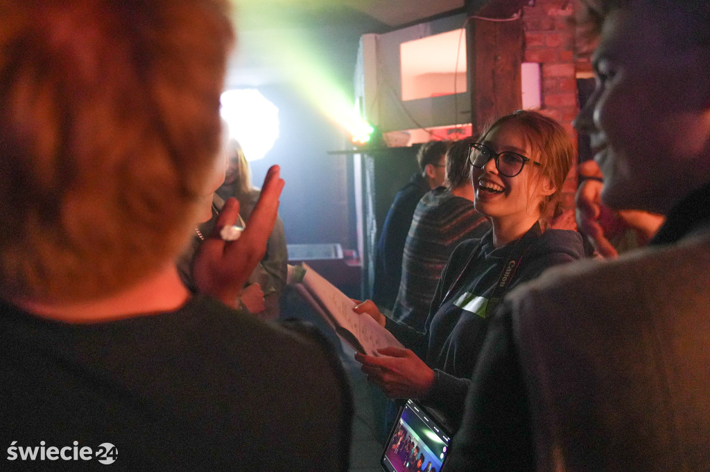 Zaglądamy za kulisy filmu o „czerwonym” ogólniaku