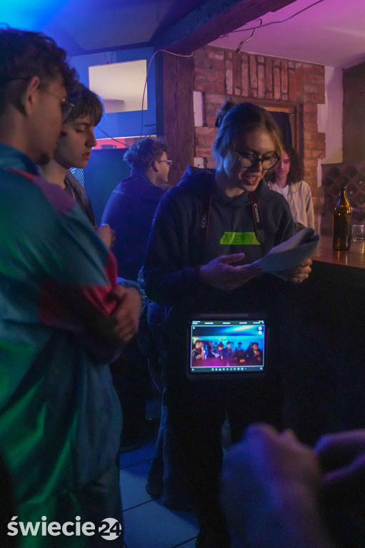 Zaglądamy za kulisy filmu o „czerwonym” ogólniaku