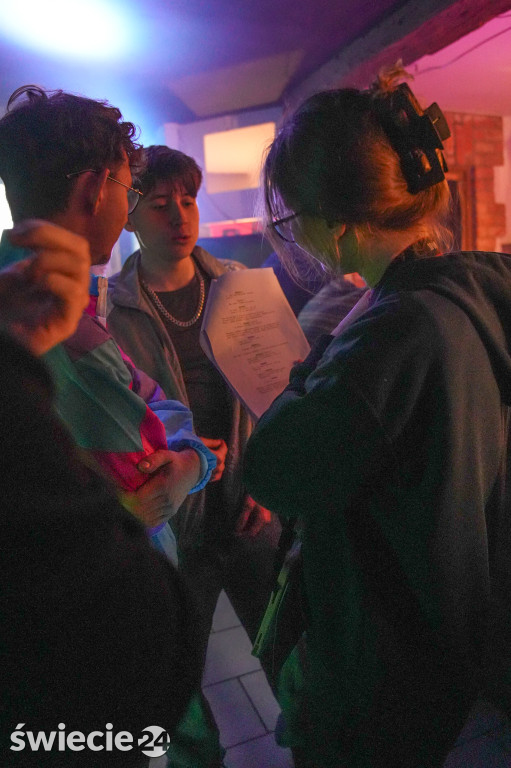 Zaglądamy za kulisy filmu o „czerwonym” ogólniaku