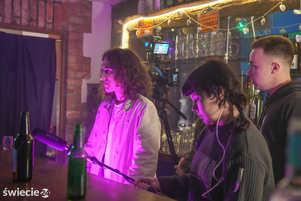 Zaglądamy za kulisy filmu o „czerwonym” ogólniaku