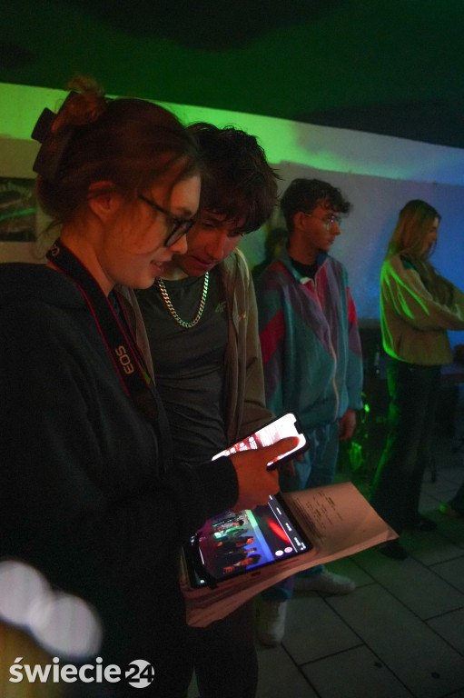 Zaglądamy za kulisy filmu o „czerwonym” ogólniaku