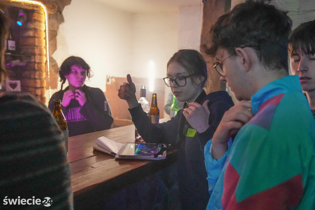 Zaglądamy za kulisy filmu o „czerwonym” ogólniaku