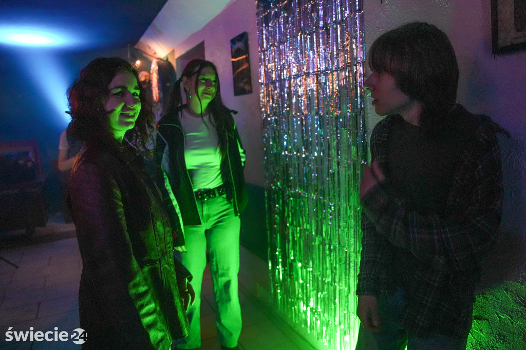 Zaglądamy za kulisy filmu o „czerwonym” ogólniaku