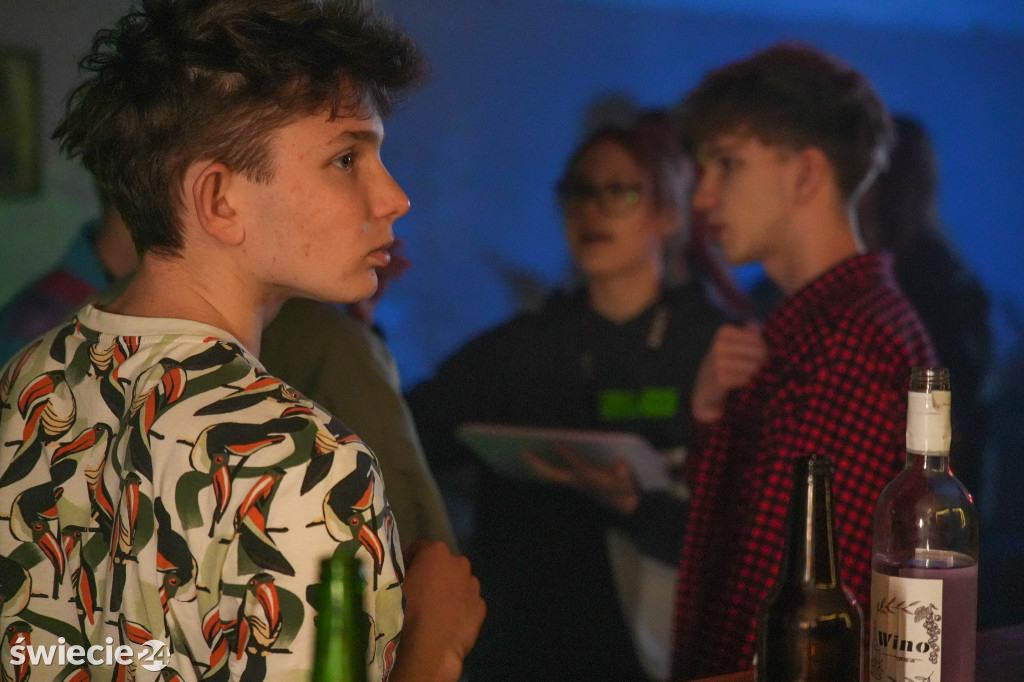 Zaglądamy za kulisy filmu o „czerwonym” ogólniaku