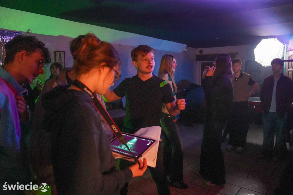 Zaglądamy za kulisy filmu o „czerwonym” ogólniaku