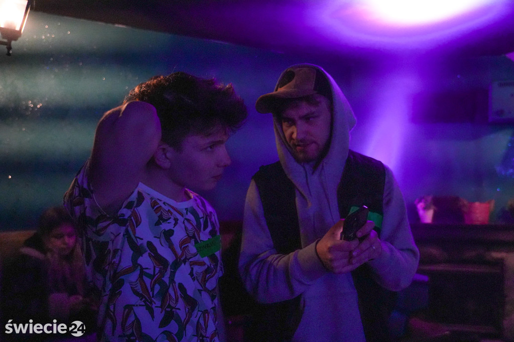 Zaglądamy za kulisy filmu o „czerwonym” ogólniaku