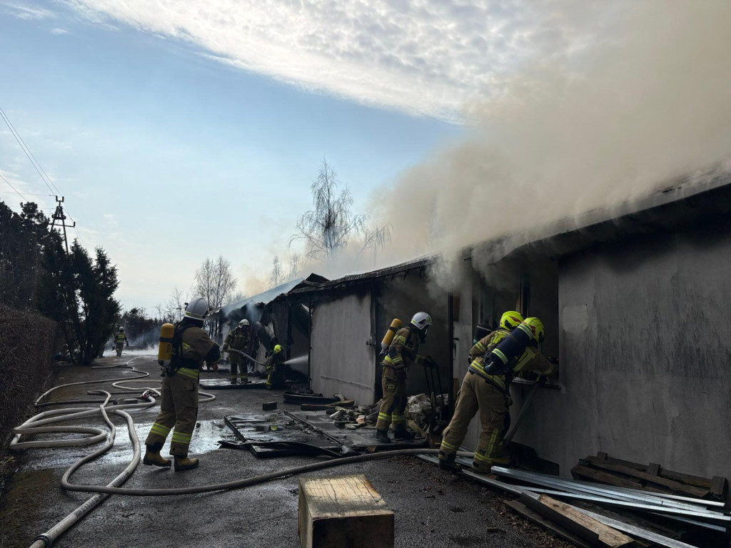 Ogromny pożar w Chełmnie. Dym widoczny z daleka