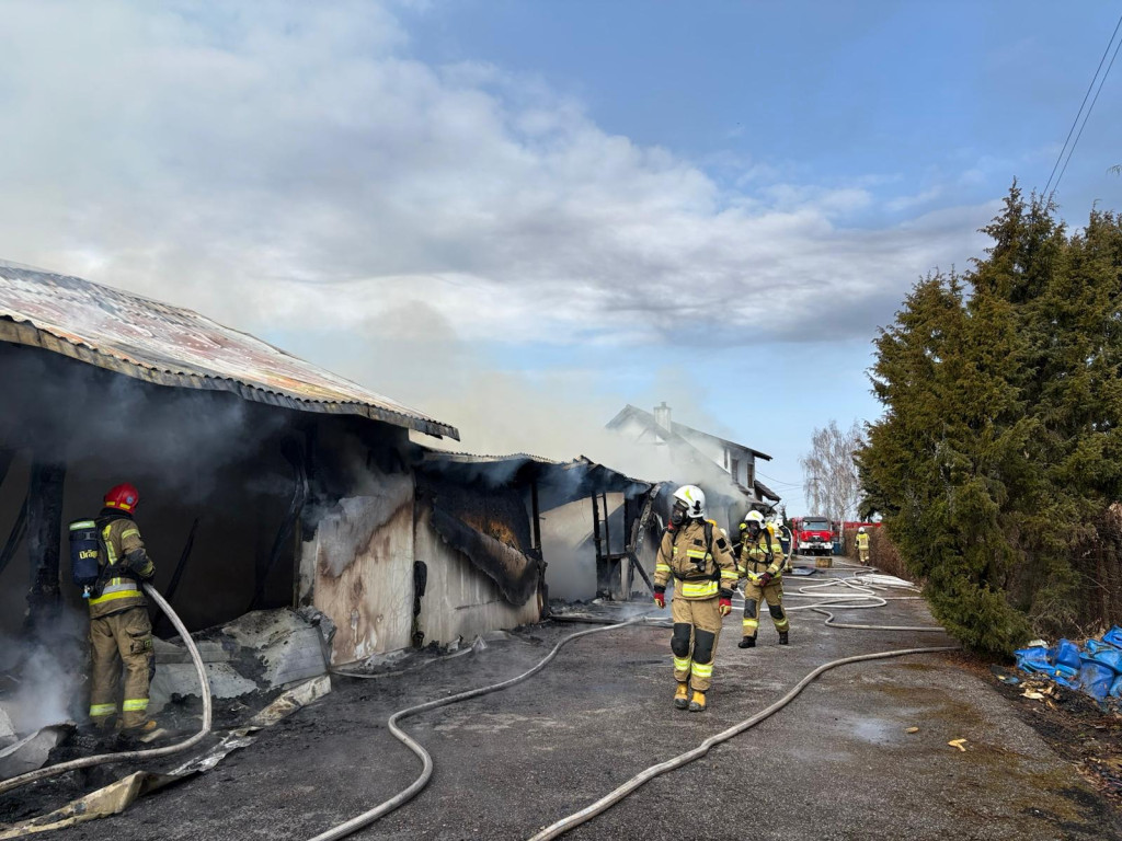 Ogromny pożar w Chełmnie. Dym widoczny z daleka