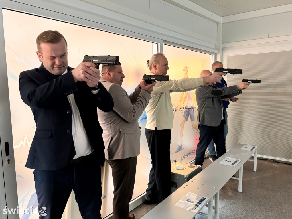 Kryty kort w Świeciu wreszcie otwarty