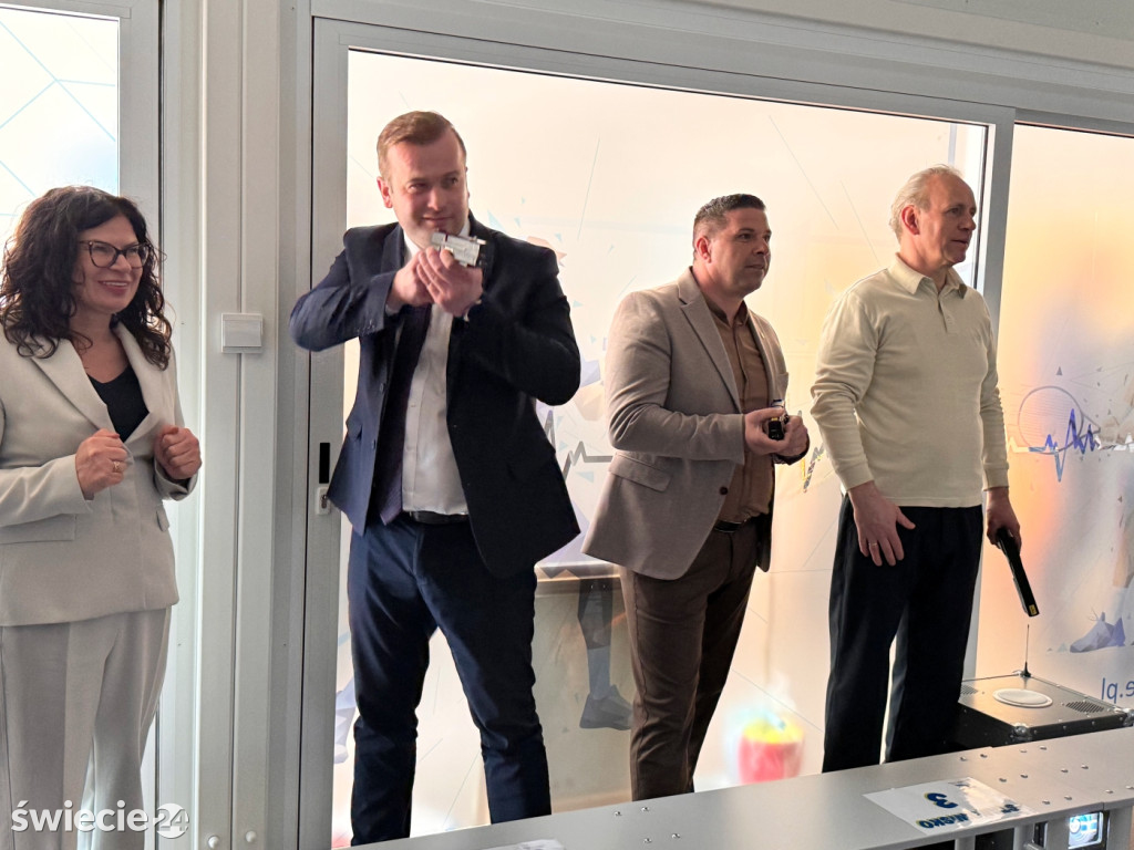 Kryty kort w Świeciu wreszcie otwarty