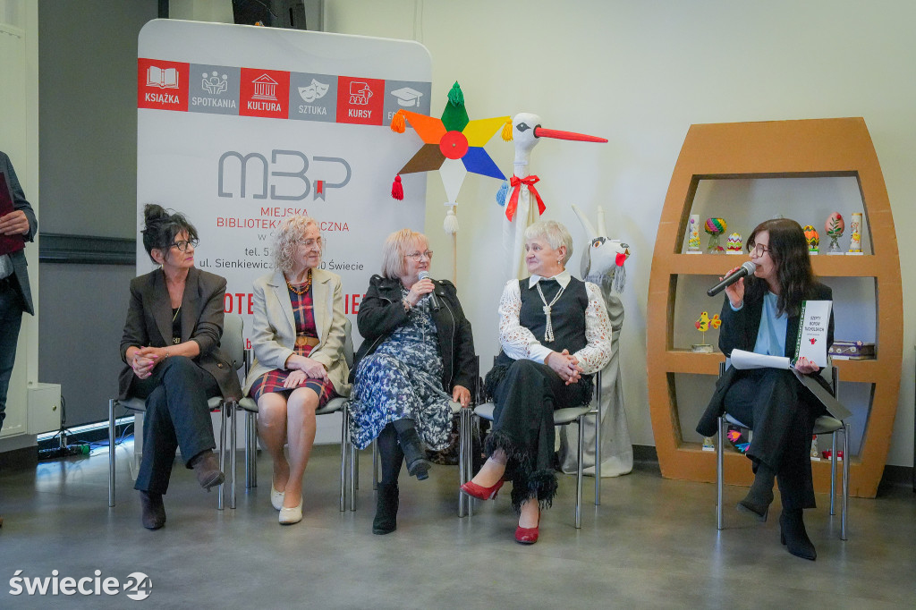 Seniorzy wydali zbiór opowiadań „Szepty Borów Tucholskich”