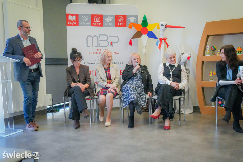 Seniorzy wydali zbiór opowiadań „Szepty Borów Tucholskich”