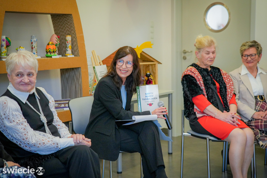 Seniorzy wydali zbiór opowiadań „Szepty Borów Tucholskich”