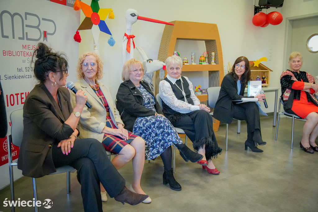 Seniorzy wydali zbiór opowiadań „Szepty Borów Tucholskich”