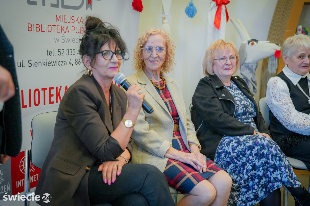 Seniorzy wydali zbiór opowiadań „Szepty Borów Tucholskich”