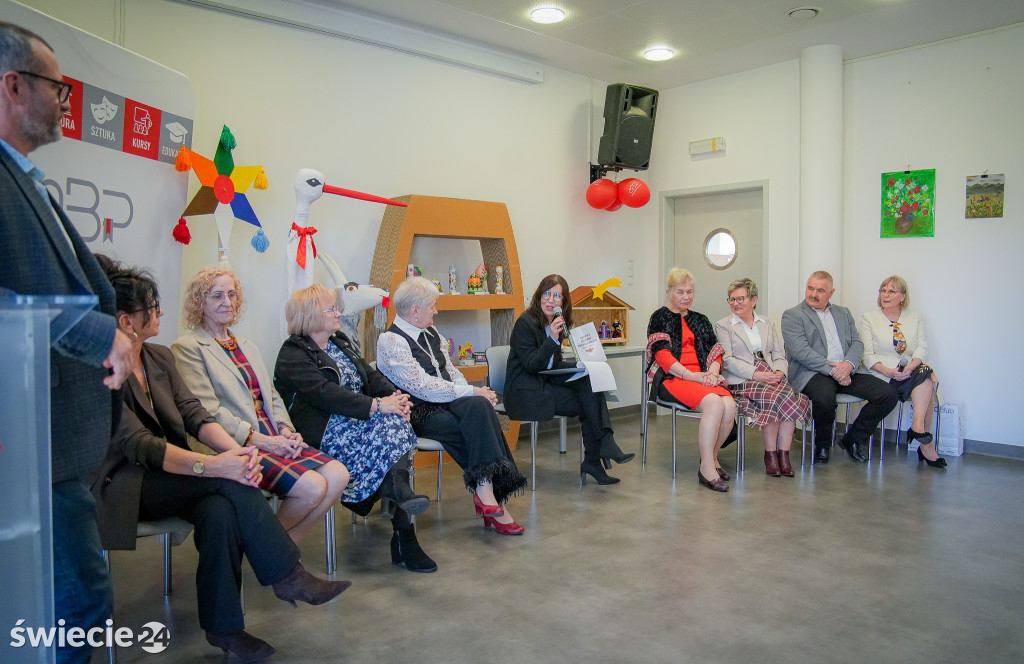 Seniorzy wydali zbiór opowiadań „Szepty Borów Tucholskich”