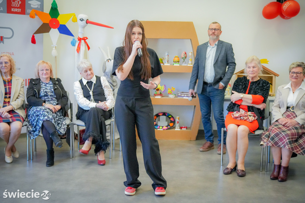 Seniorzy wydali zbiór opowiadań „Szepty Borów Tucholskich”