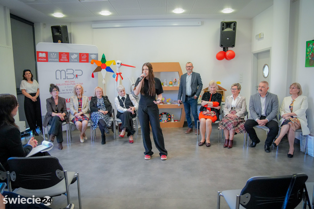 Seniorzy wydali zbiór opowiadań „Szepty Borów Tucholskich”