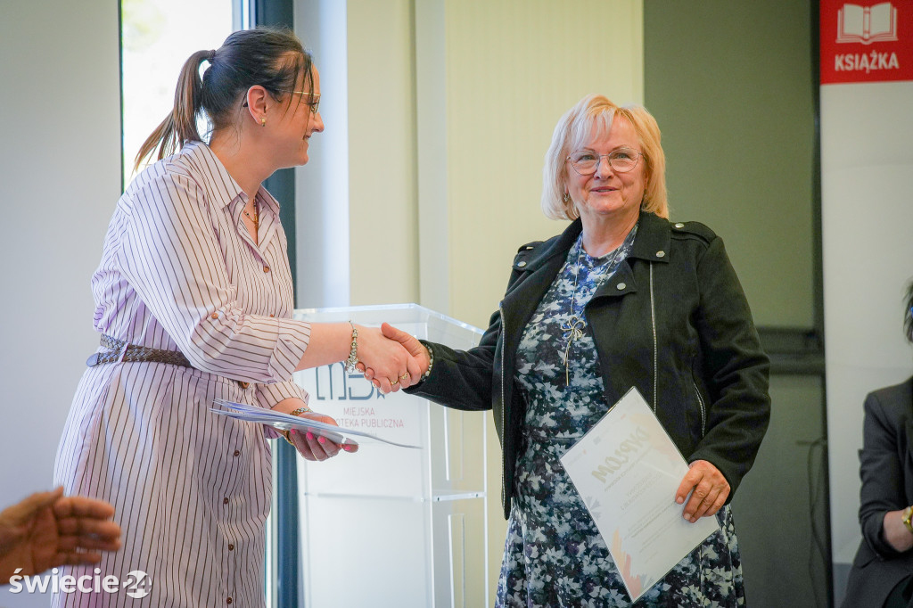 Seniorzy wydali zbiór opowiadań „Szepty Borów Tucholskich”