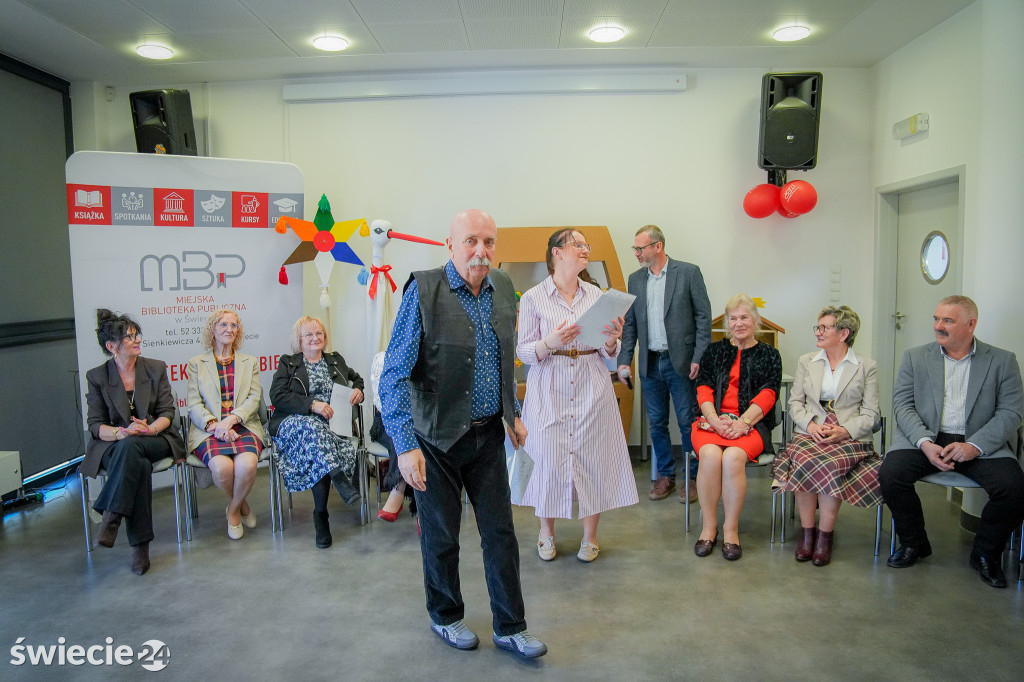 Seniorzy wydali zbiór opowiadań „Szepty Borów Tucholskich”