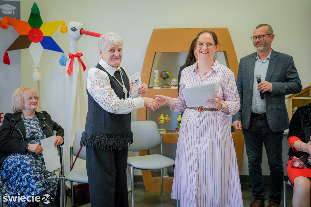 Seniorzy wydali zbiór opowiadań „Szepty Borów Tucholskich”