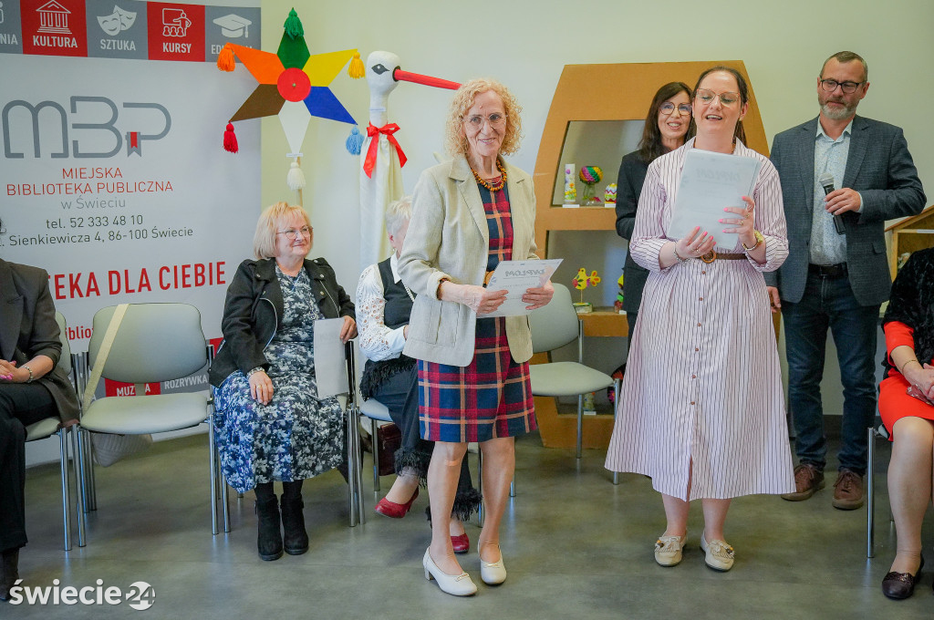 Seniorzy wydali zbiór opowiadań „Szepty Borów Tucholskich”