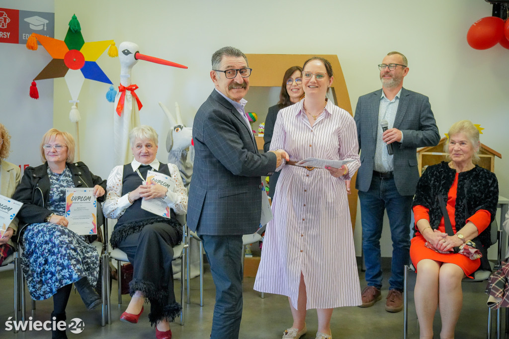 Seniorzy wydali zbiór opowiadań „Szepty Borów Tucholskich”