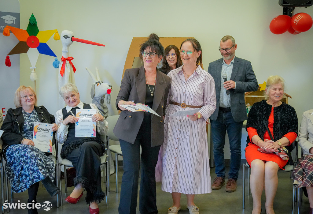 Seniorzy wydali zbiór opowiadań „Szepty Borów Tucholskich”