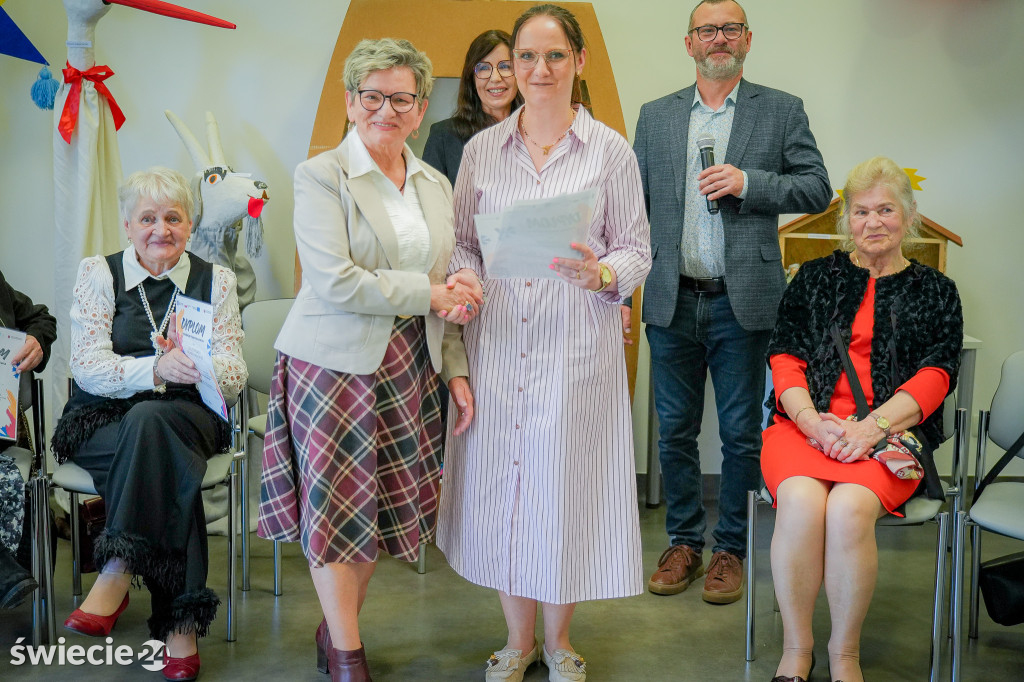 Seniorzy wydali zbiór opowiadań „Szepty Borów Tucholskich”