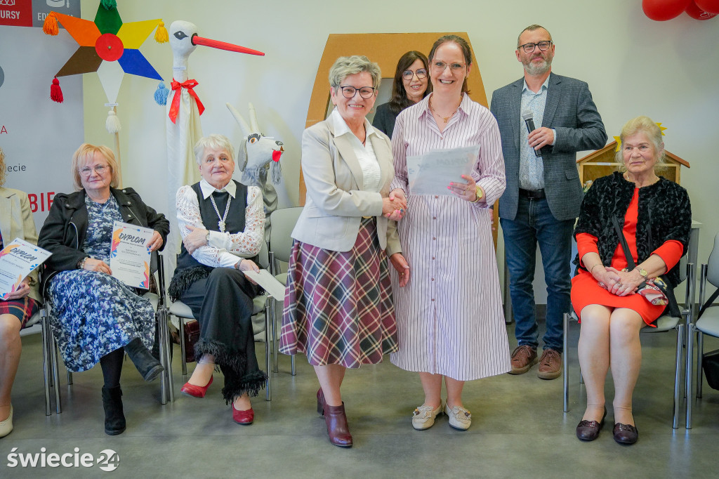 Seniorzy wydali zbiór opowiadań „Szepty Borów Tucholskich”