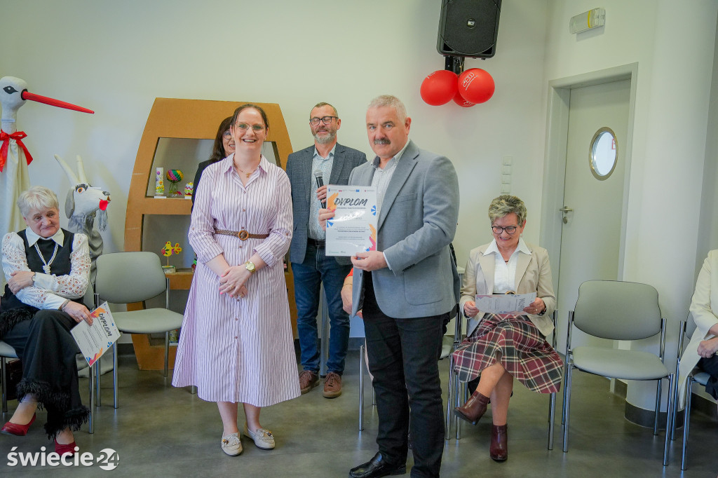 Seniorzy wydali zbiór opowiadań „Szepty Borów Tucholskich”