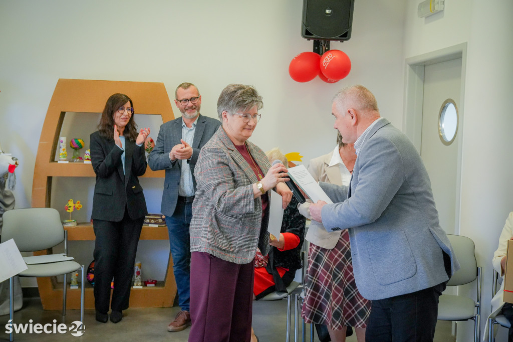 Seniorzy wydali zbiór opowiadań „Szepty Borów Tucholskich”