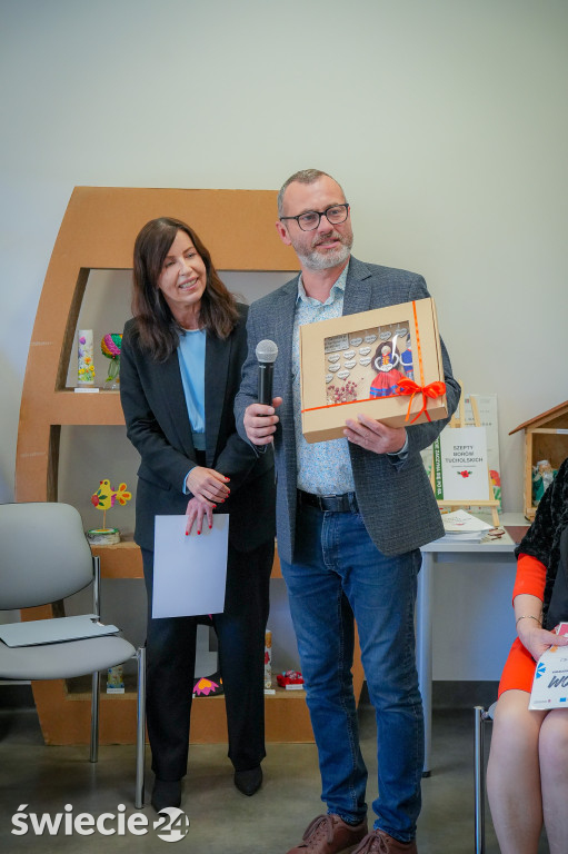 Seniorzy wydali zbiór opowiadań „Szepty Borów Tucholskich”