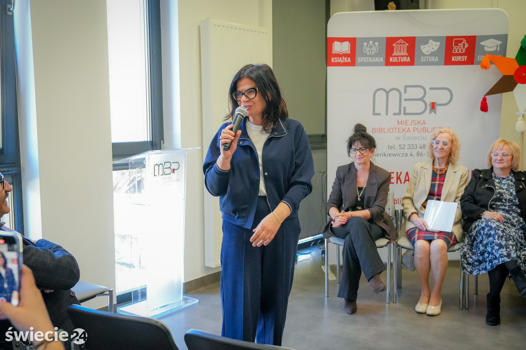 Seniorzy wydali zbiór opowiadań „Szepty Borów Tucholskich”