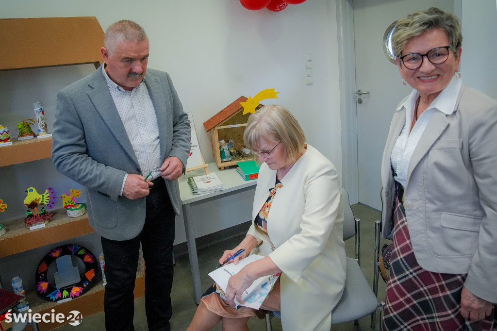 Seniorzy wydali zbiór opowiadań „Szepty Borów Tucholskich”